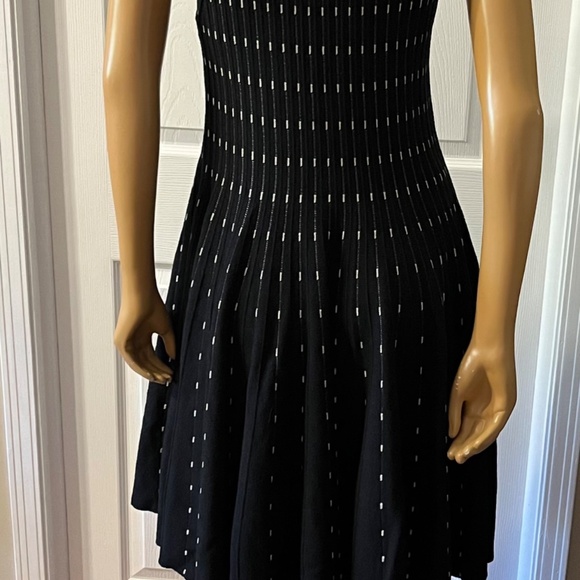 Dress - Picture 2 of 8